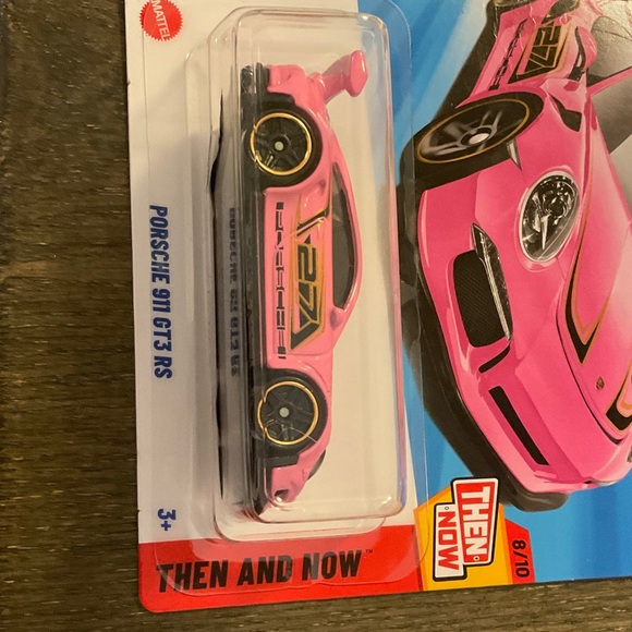 Hot Wheels 2025 Case L New Porsche 911 GT3 RS Pink NEW! - Picture 2 of 2